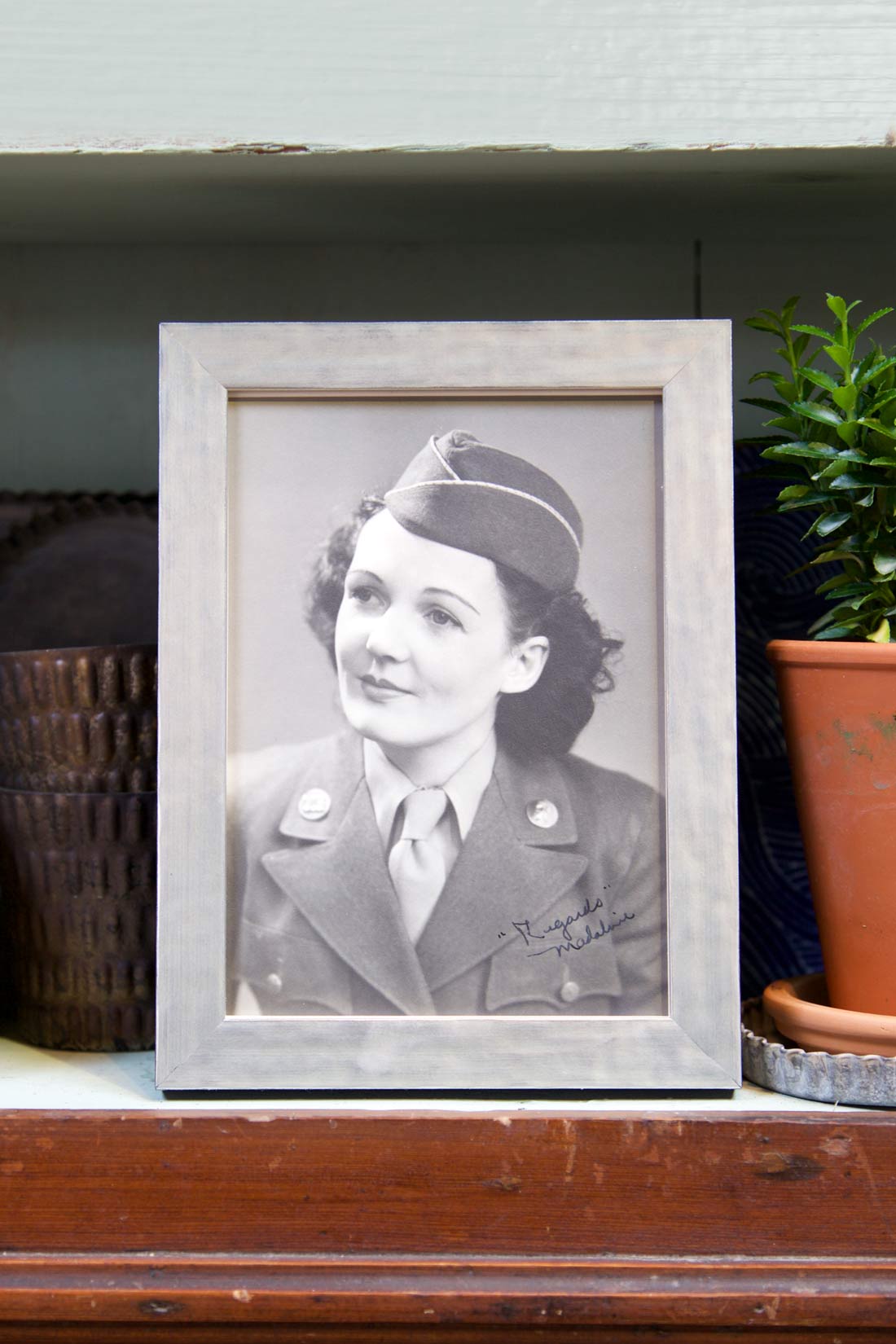 Oaxaca Silver Leaf frame with black edge, front view on a shelf with a vintage photo 